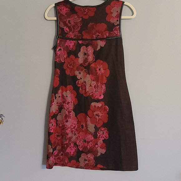 Gorgeous Floral dress with leather piping - Picture 8 of 10